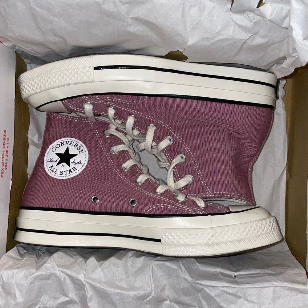 7.5 Womens. 5.5 Men. Pink Aura Chuck 70 Converse.